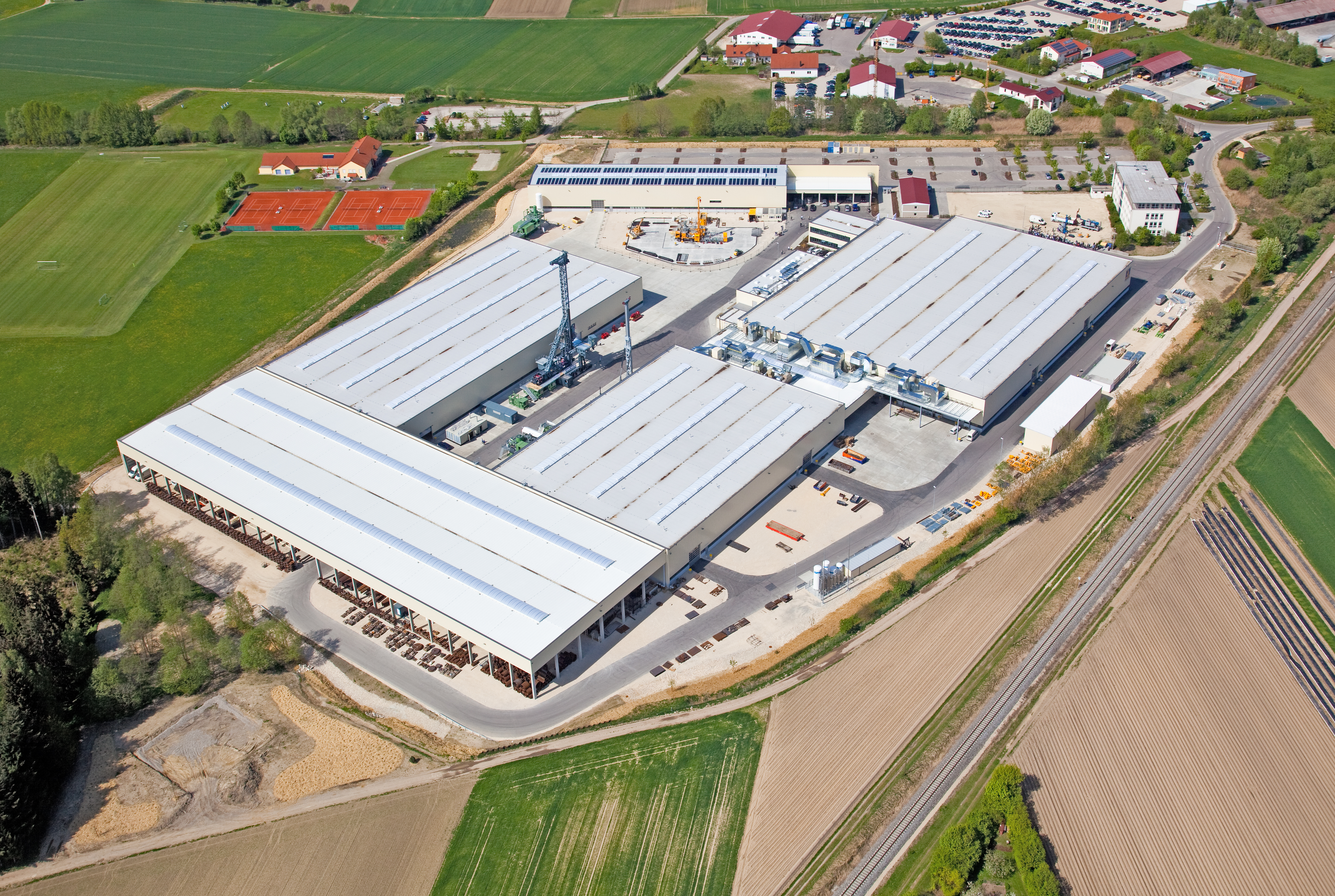 In 2009, Bauer opens the plant in Edelshausen