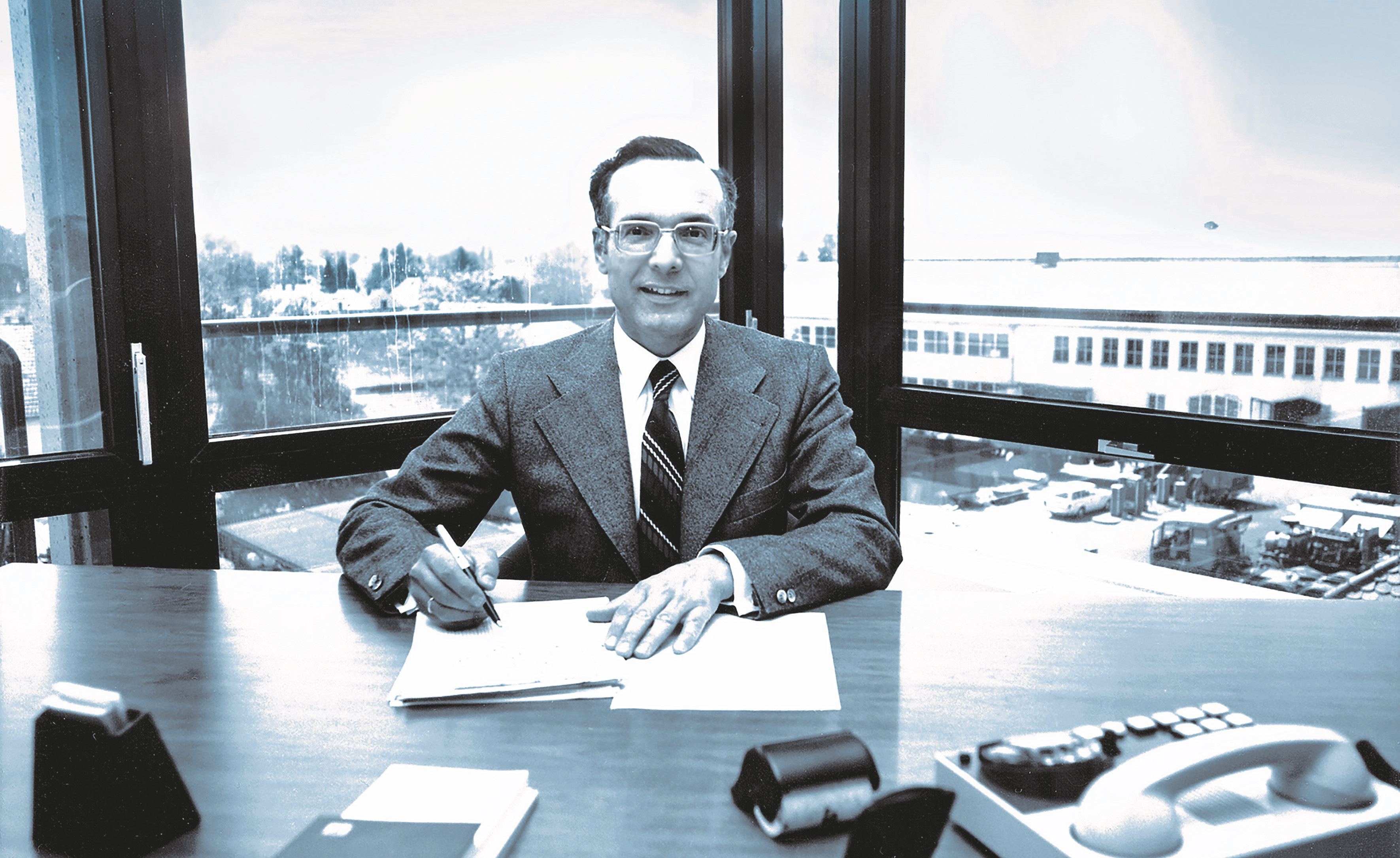 The company gains Dr. Ing. Karlheinz Bauer in 1952