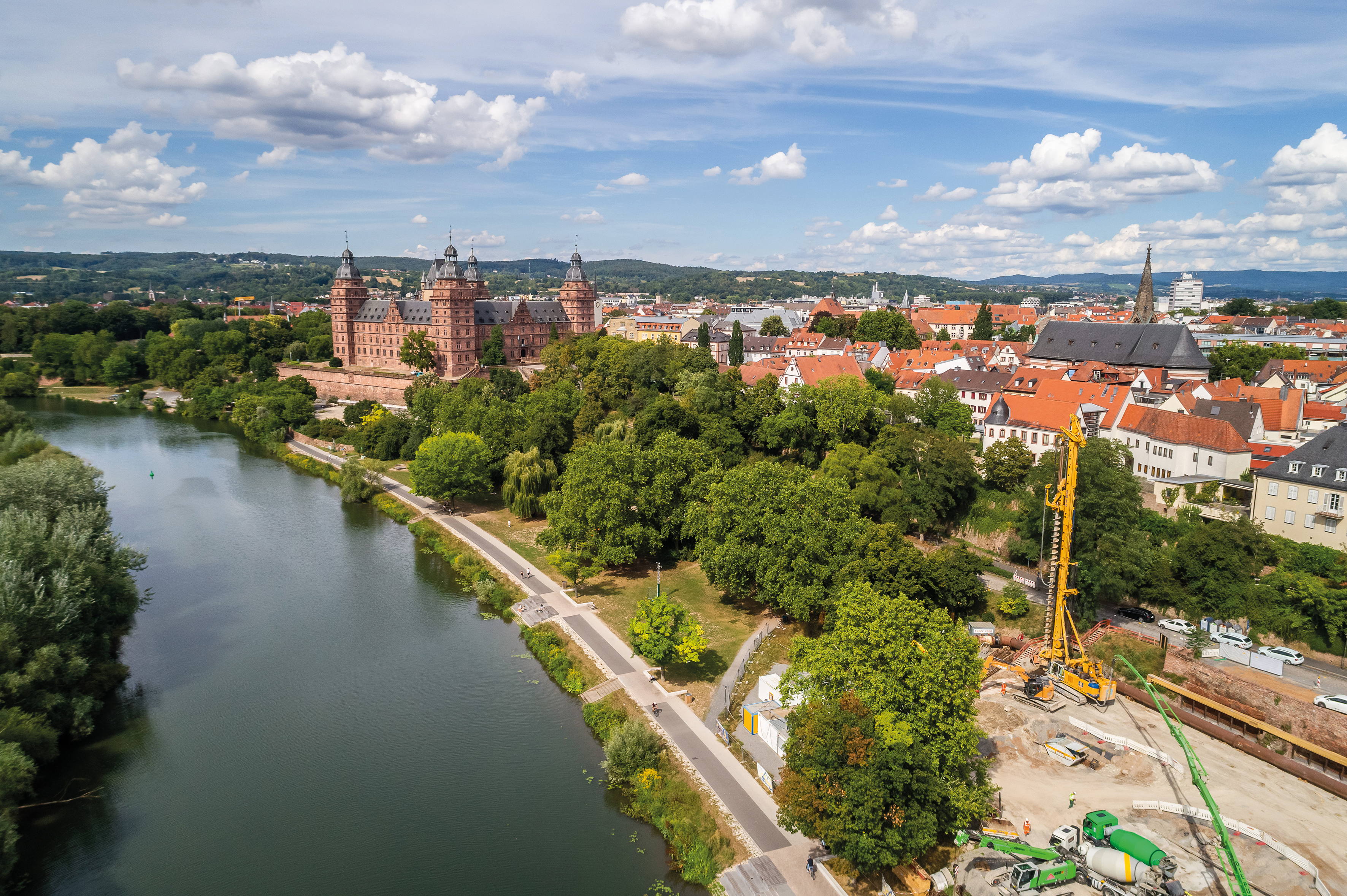 Baugrube mit Ausblick in Aschaffenburg von Bauer Spezialtiefbau