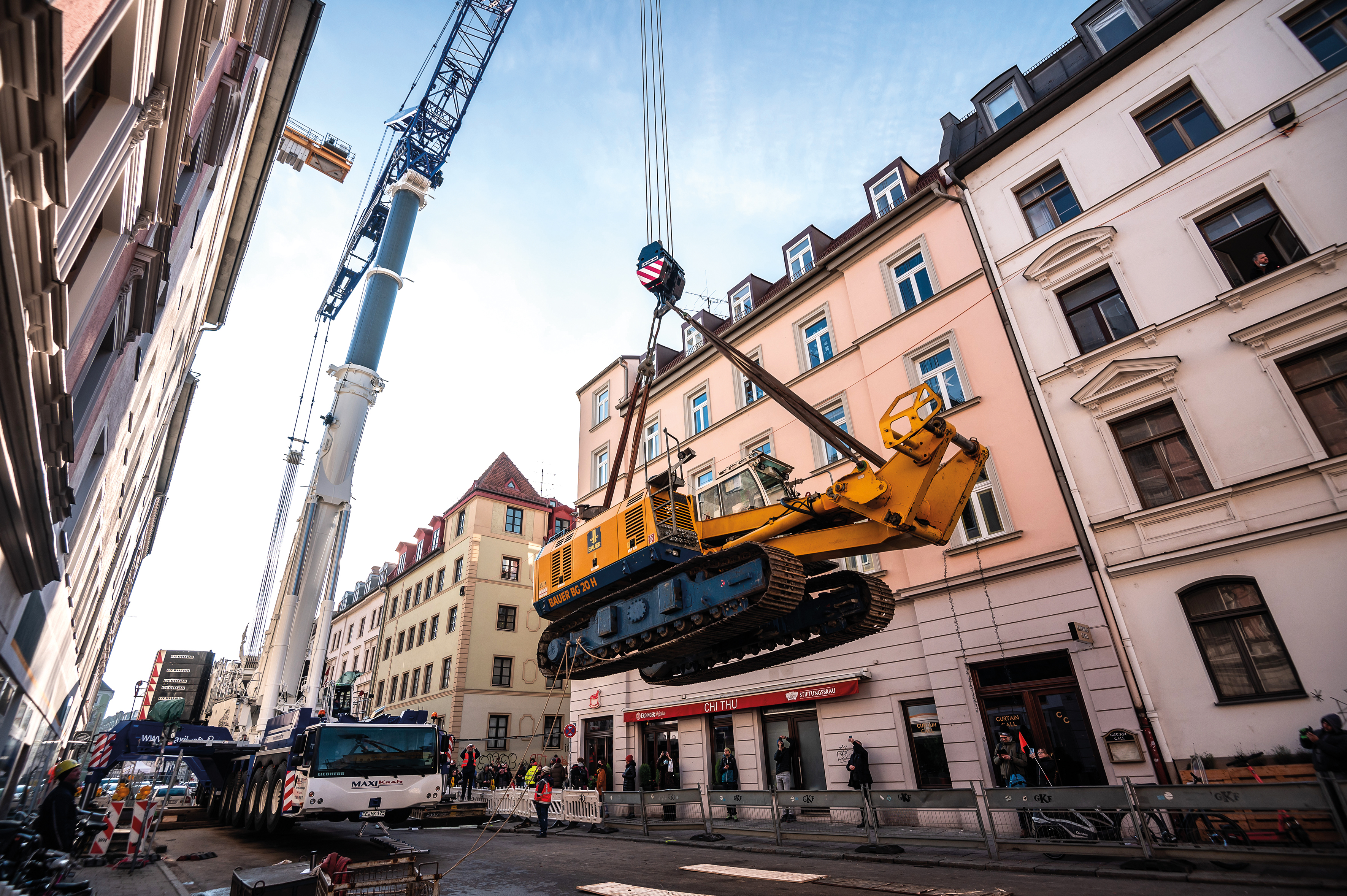 Baugrubenerstellung auf engstem Raum in München von Bauer Spezialtiefbau