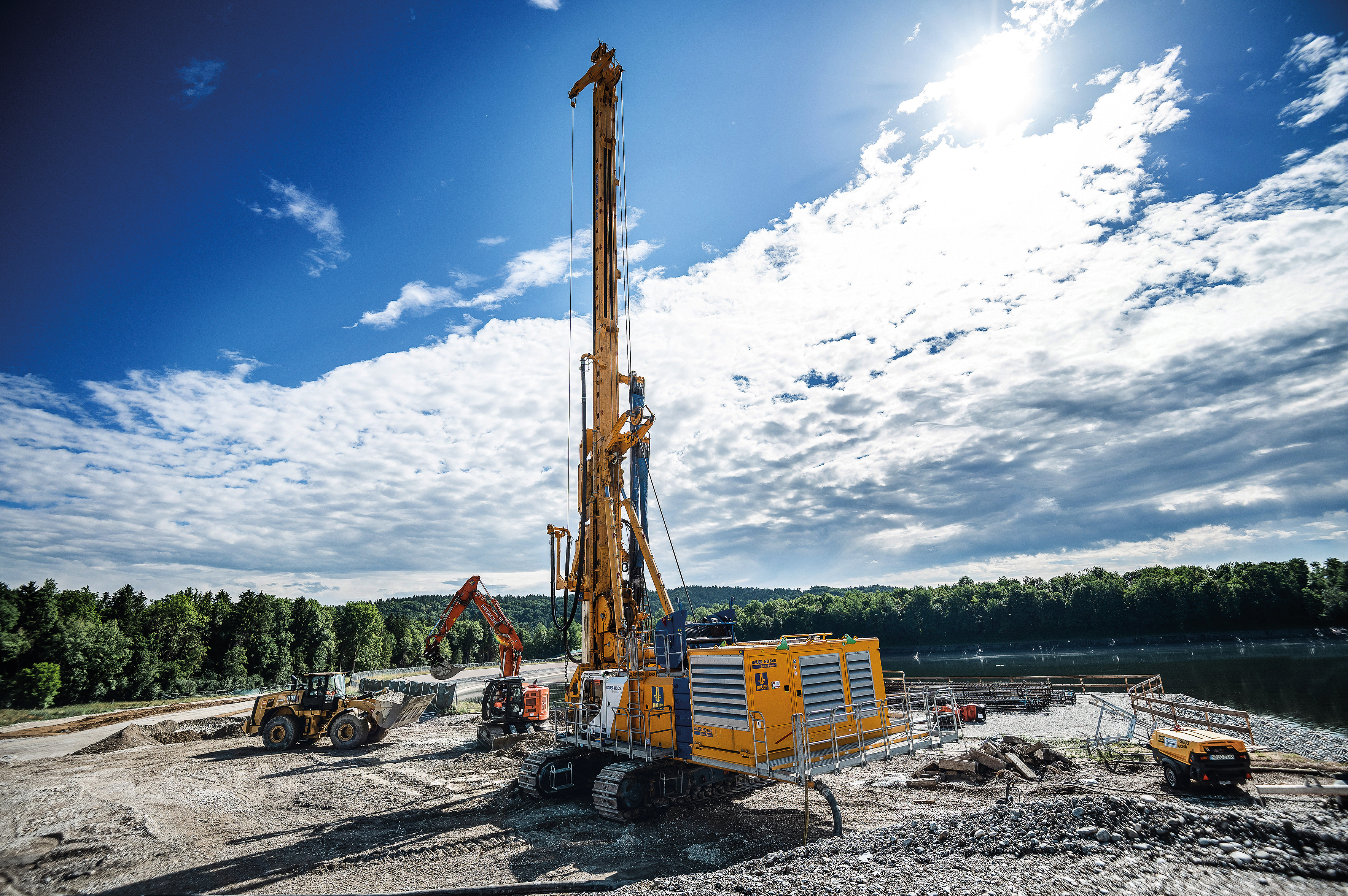 Bauer Spezialtiefbau am Bau eines Hochwasserrückhaltebeckens beteiligt