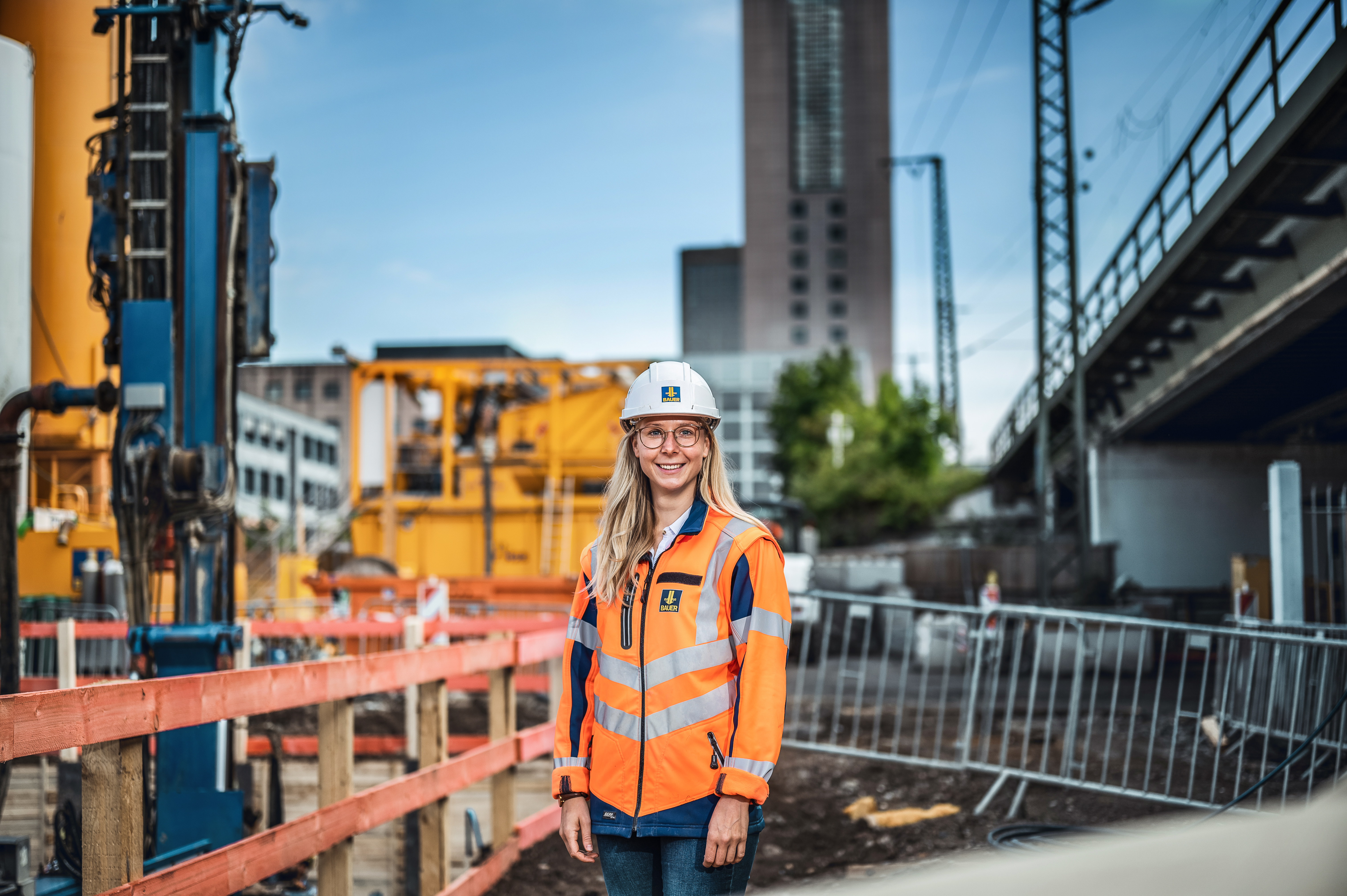Bauer Spezialtiefbau sucht Mitarbeiter für Baustelle und Büro