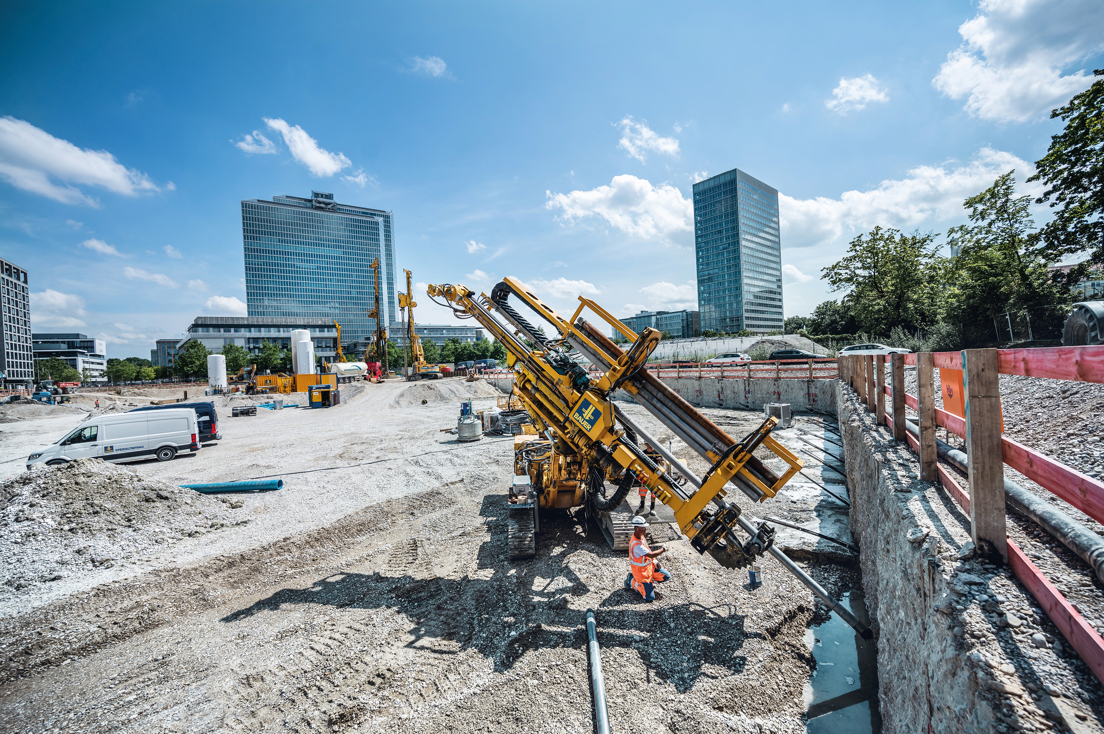 Bauer Spezialtiefbau constructs excavation pit for office building in Munich