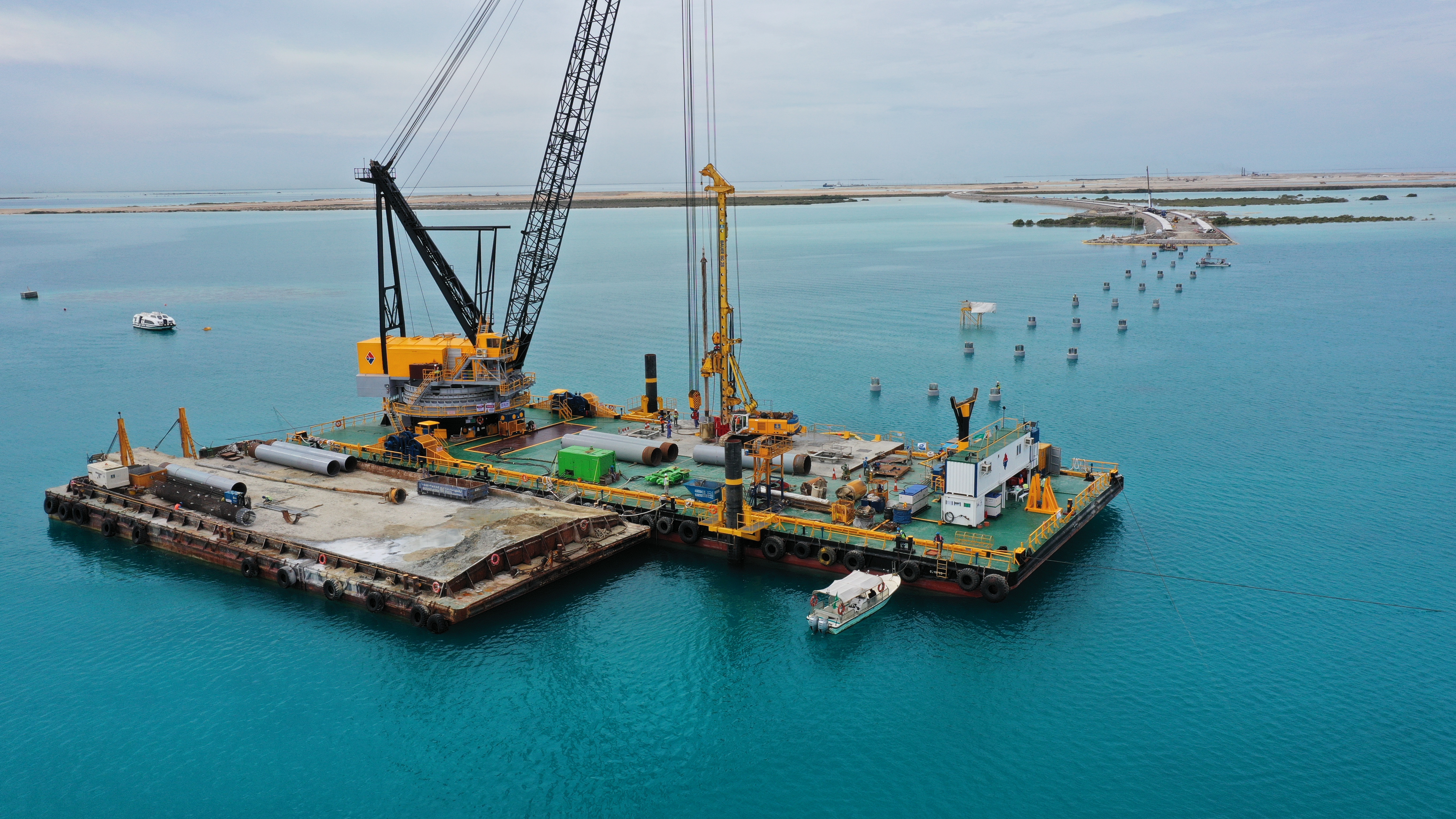 Gründung von 87 Offshore-Pfählen für Megaprojekt in Saudi-Arabien von Bauer Spezialtiefbau    