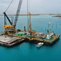 Gründung von 87 Offshore-Pfählen für Megaprojekt in Saudi-Arabien von Bauer Spezialtiefbau