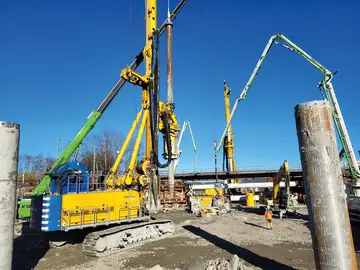 Bauer constructs piles for the further expansion of the B15