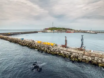 Injektionsarbeiten an der Südmole des Hafens in Helgoland von Bauer Spezialtiefbau