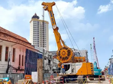 Herstellung von Schlitzwandelemente für den Bau der ersten U-Bahn-Linie Indonesiens durch Bauer Spezialtiefbau