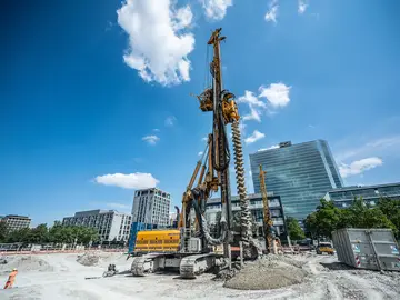 Bauer Spezialtiefbau constructs an excavation pit during the Parkstadt Schwabing construction project