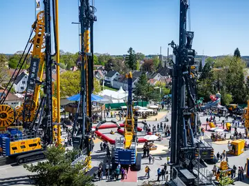 Von großen Maschinen über Show-Tanz bis zum Malwettbewerb: Beim Bauer-Mitarbeiternachmittag am 24. April war wieder viel geboten. 