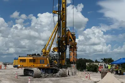 Bauer Spezialtiefbau führte bisher rund 380.000 m² Dichtwand auf einer Länge von 28 km am Herbert Hoover Dike aus