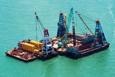Herstellung von insgesamt 230 Offshore-Pfählen für Megabrücke in Hongkong von Bauer Spezialtiefbau