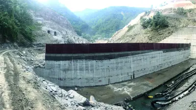 Herstellung einer Dichtwand für das Wasserkraftwerk in Nepal von Bauer Spezialtiefbau