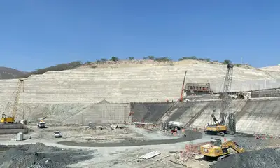 Schlitzwandarbeiten für Monte Grande Damm in der Dominikanischen Republik von Bauer Spezialtiefbau