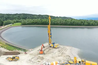 Mixed-in-Place Verfahren für Hochwasserrückhaltebecken Feldolling von Bauer Spezialtiefbau