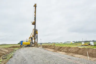 Mixed-in-Place Verfahren für Deichsanierung Mündelheim von Bauer Spezialtiefbau