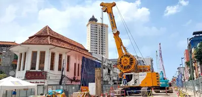 Herstellung von Schlitzwandelemente für den Bau der ersten U-Bahn-Linie Indonesiens durch Bauer Spezialtiefbau