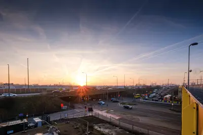 Schlitzwandarbeiten unter bestehender Infrastruktur: Baustelleneinsatz ...