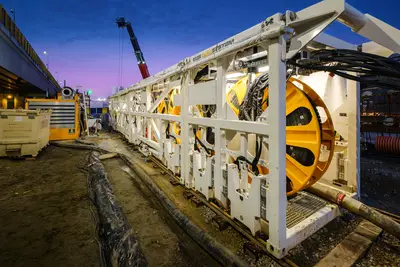 Schlitzwandarbeiten unter bestehender Infrastruktur: Baustelleneinsatz ...